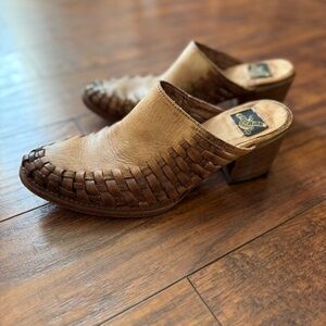 Freebird by Steven Sofia Woven Brown Leather Woven Mules Clogs | Size 7